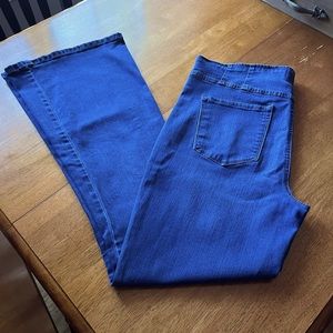 Jessica Simpson Flat Front Pull on Jeans size 32